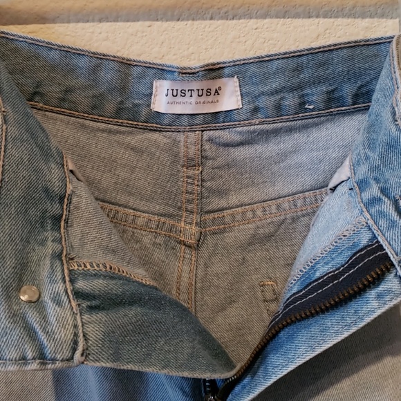 🎯SOLD🎯 High waisted ripped fringe jean shorts - Picture 5 of 6